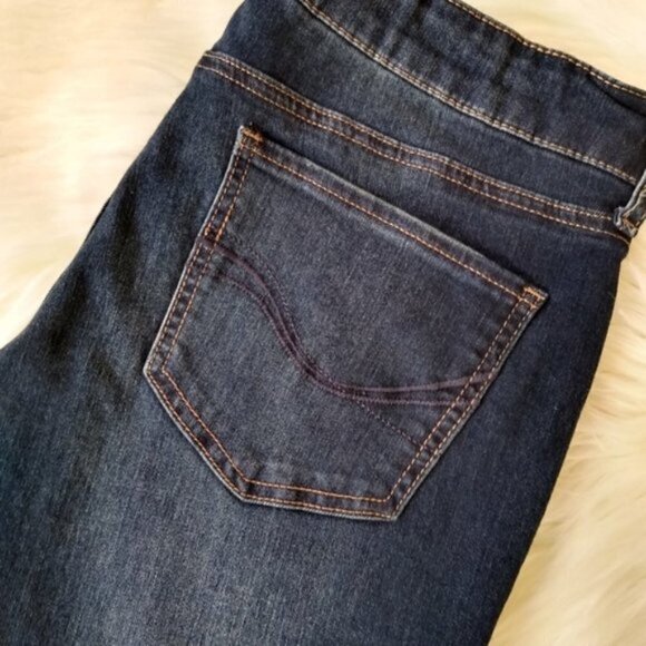 EUC So Dark Wash Distressed Skinny Jeans - Picture 7 of 13